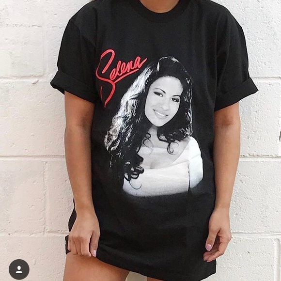 Selena - Picture 3 of 4